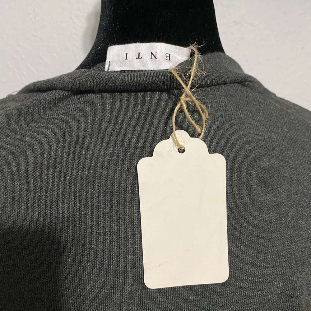 Lightweight basic sweater - Picture 4 of 4